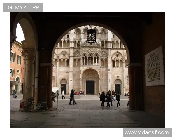 塔火车头与瓦的对决：探索两者在建筑与艺术中的独特魅力与价值